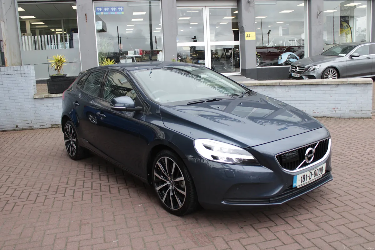 2018 VOLVO V40 D4 2.0 AUTO 5DR - Image 1
