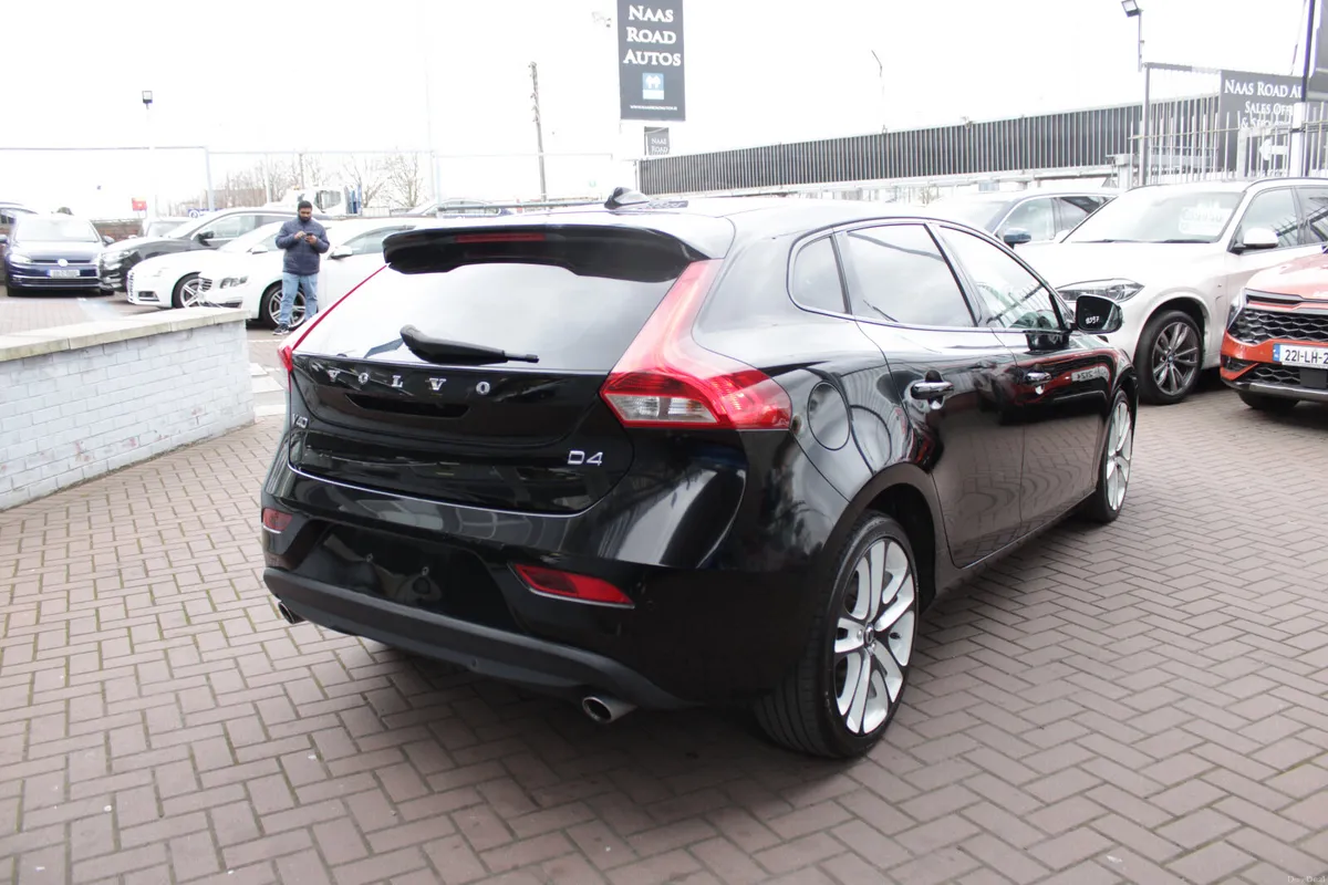 2018 VOLVO V40 LUXURY EDITION 5DR HATCHBACK - Image 4