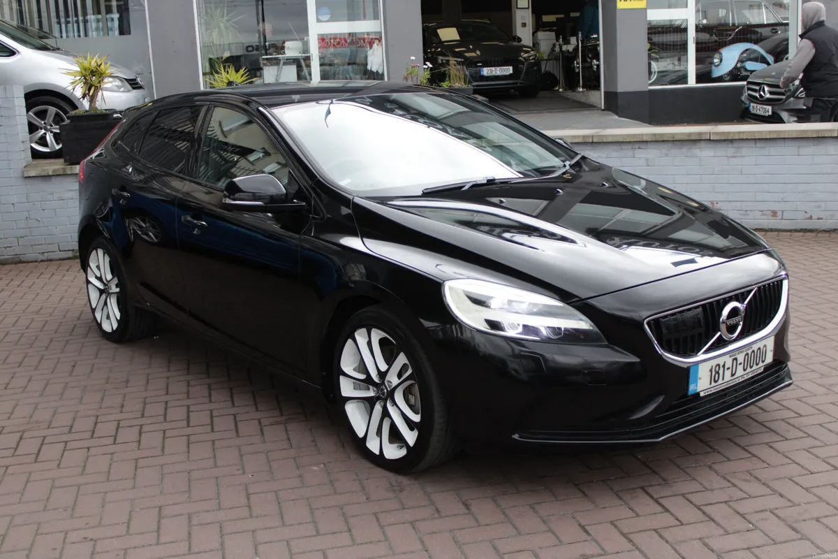 2018 VOLVO V40 LUXURY EDITION 5DR HATCHBACK - Image 2