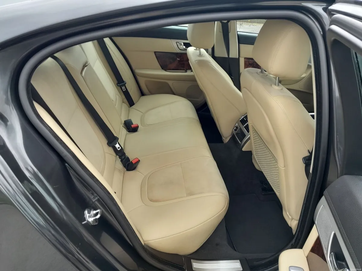 Jaguar XF 2014 - Image 2