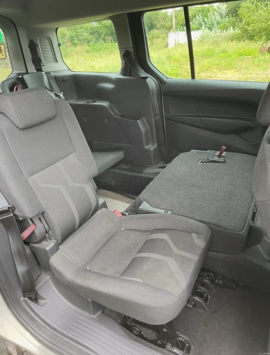 Ford connect wheelchair accessible 7 seater - Image 5