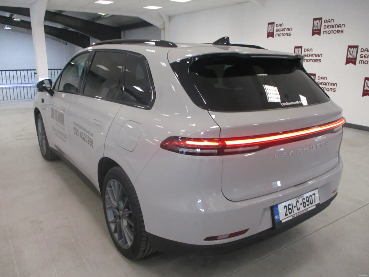 261 Leapmotor C10 DESIGN HYBRID EV DEMONSTRATOR - Image 5