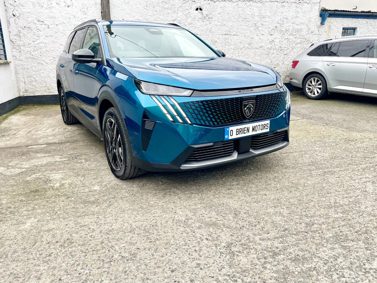 Peugeot 5008 ALLURE 1.2 Petrol  MHEV Auto,2025 - Image 1