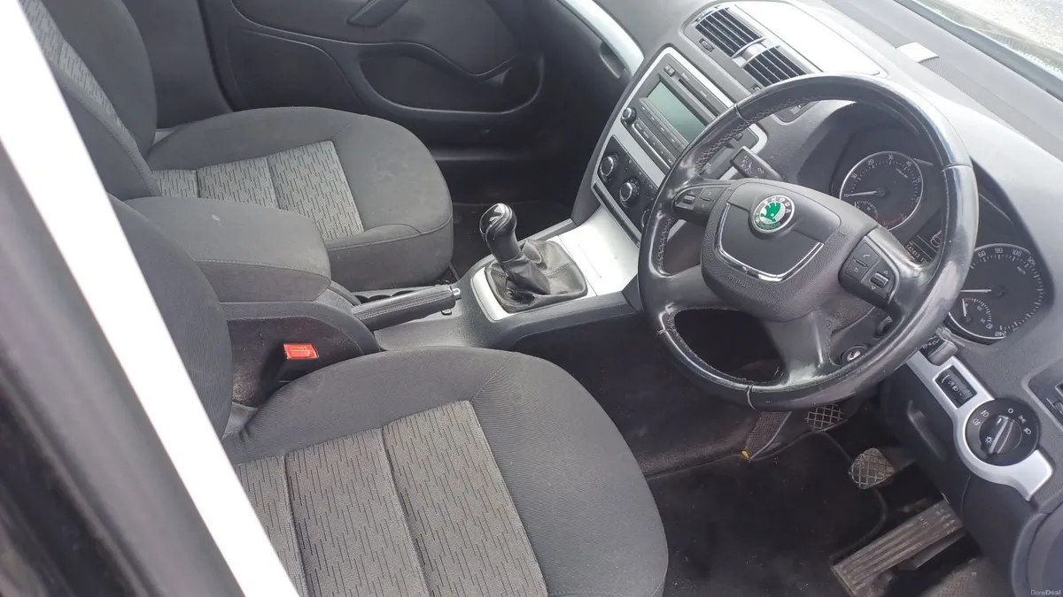 12 Skoda Octavia  1.2 petrol - Image 2