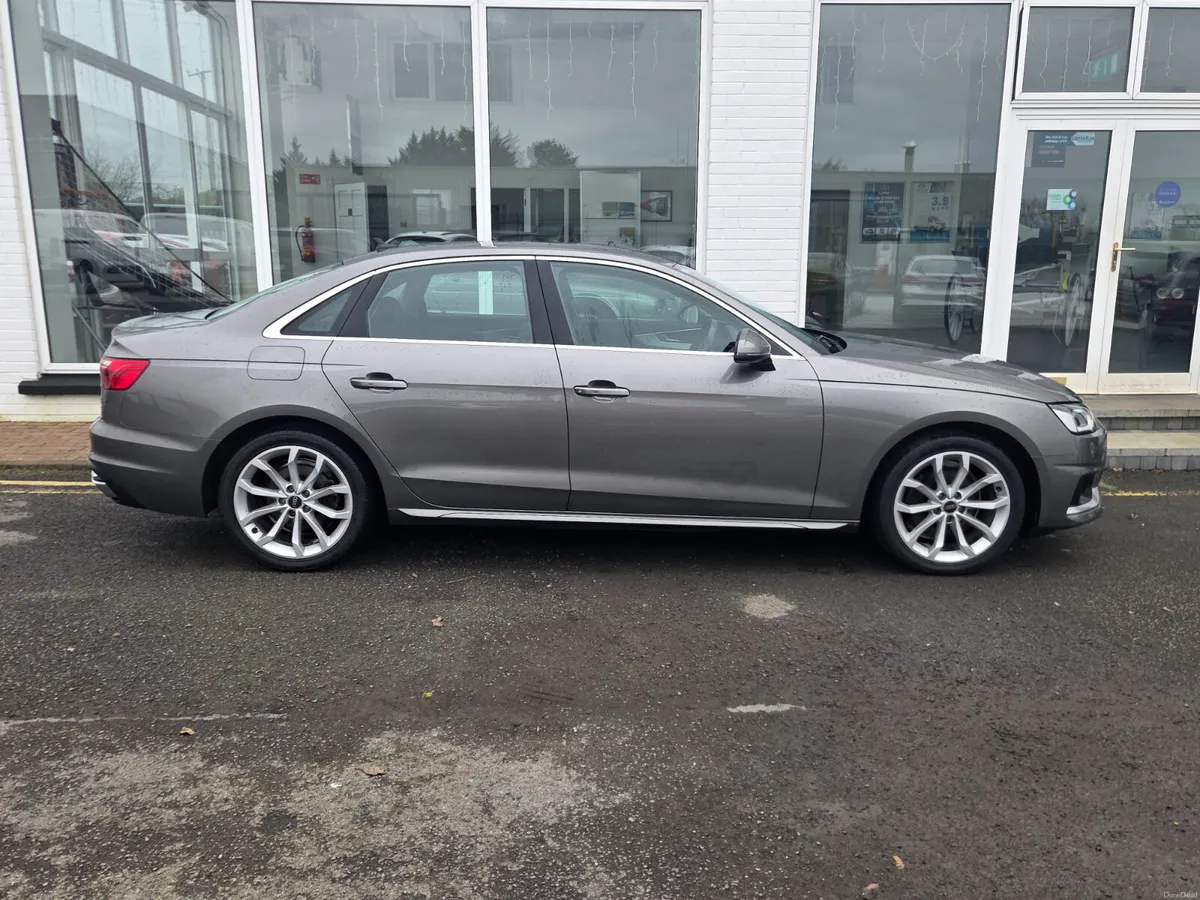 Audi A4 2022 - Image 2