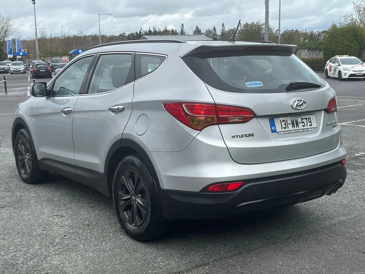 Hyundai Santa Fe 2wd comfort 4dr - Image 3