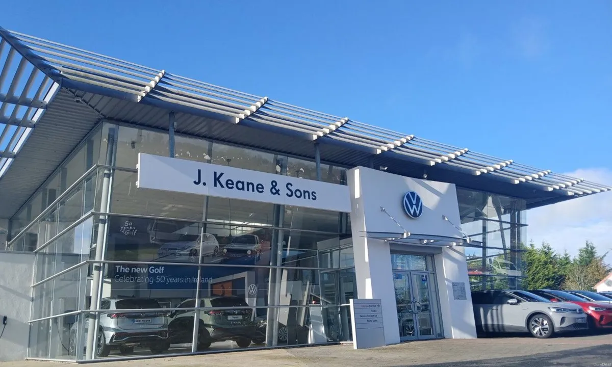 Volkswagen Tiguan R-Line 2.0 TDI 150HP **SUNROOF, - Image 4