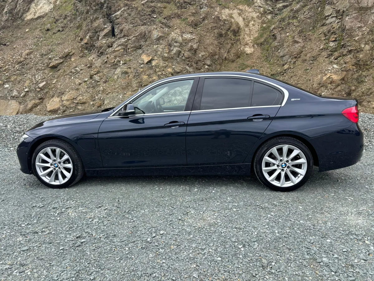 2016 BMW  330e - HUGE SPEC *LOW MILEAGE* - Image 5
