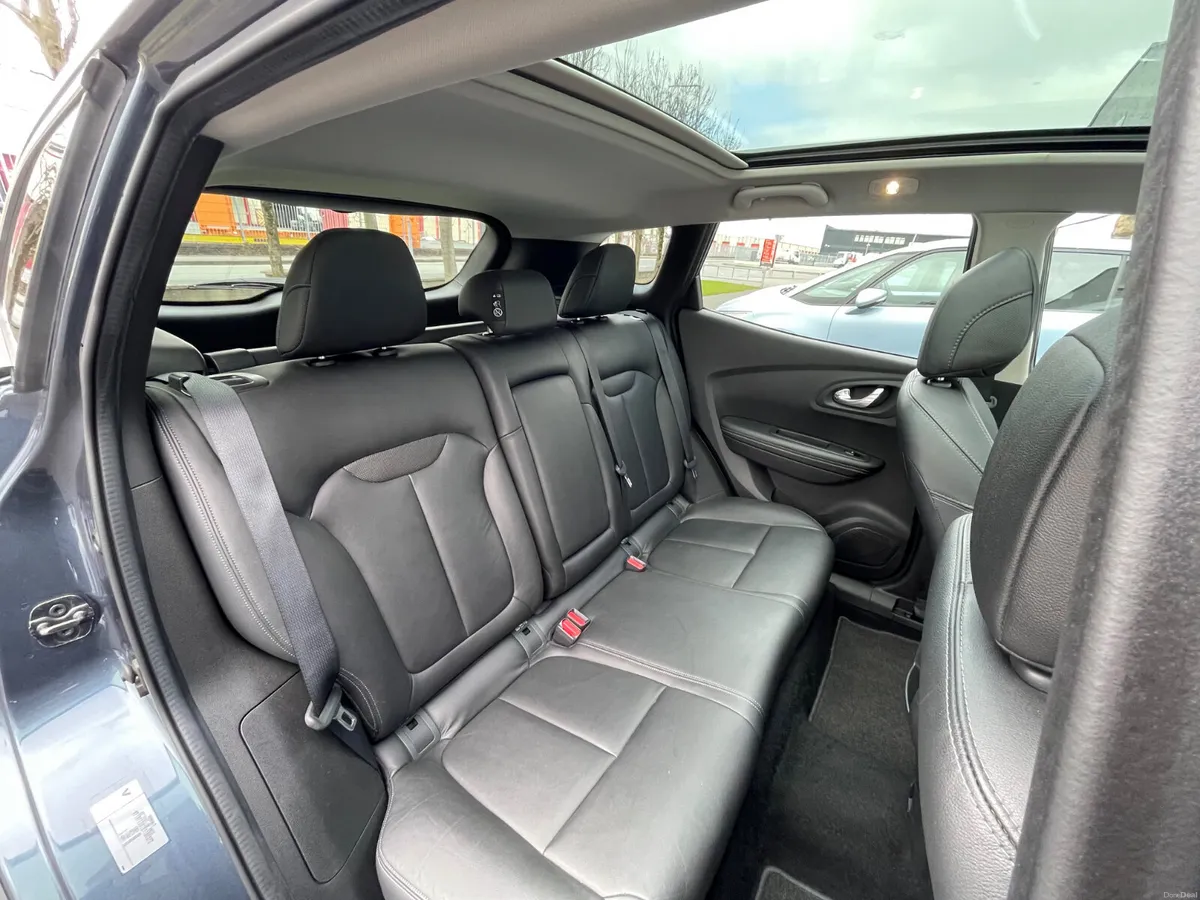 PAN ROOF-HEATED LEATHER-REVERSE CAMERA-APPLE PLAY - Image 5
