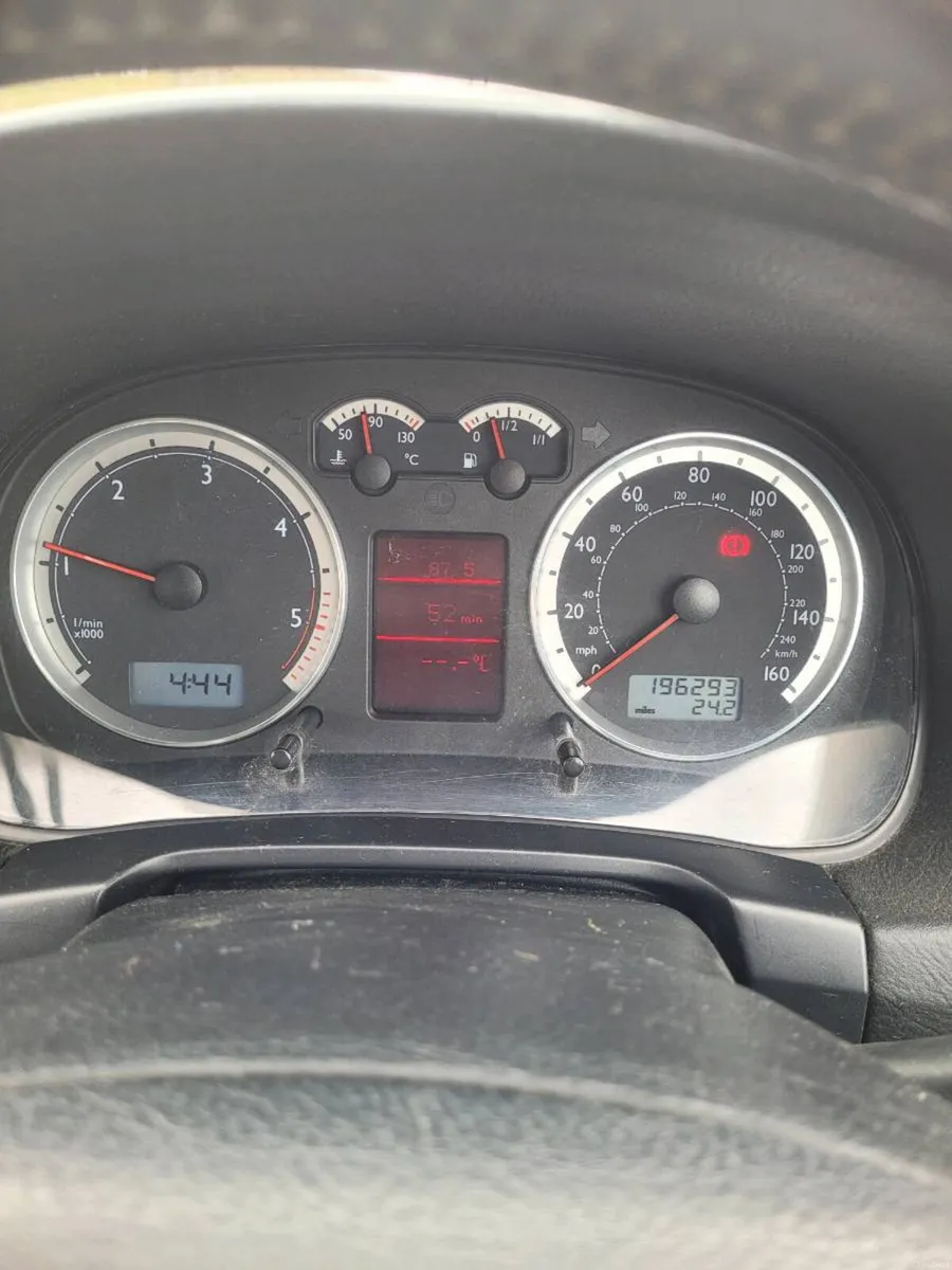 Volkswagon bora - Image 4