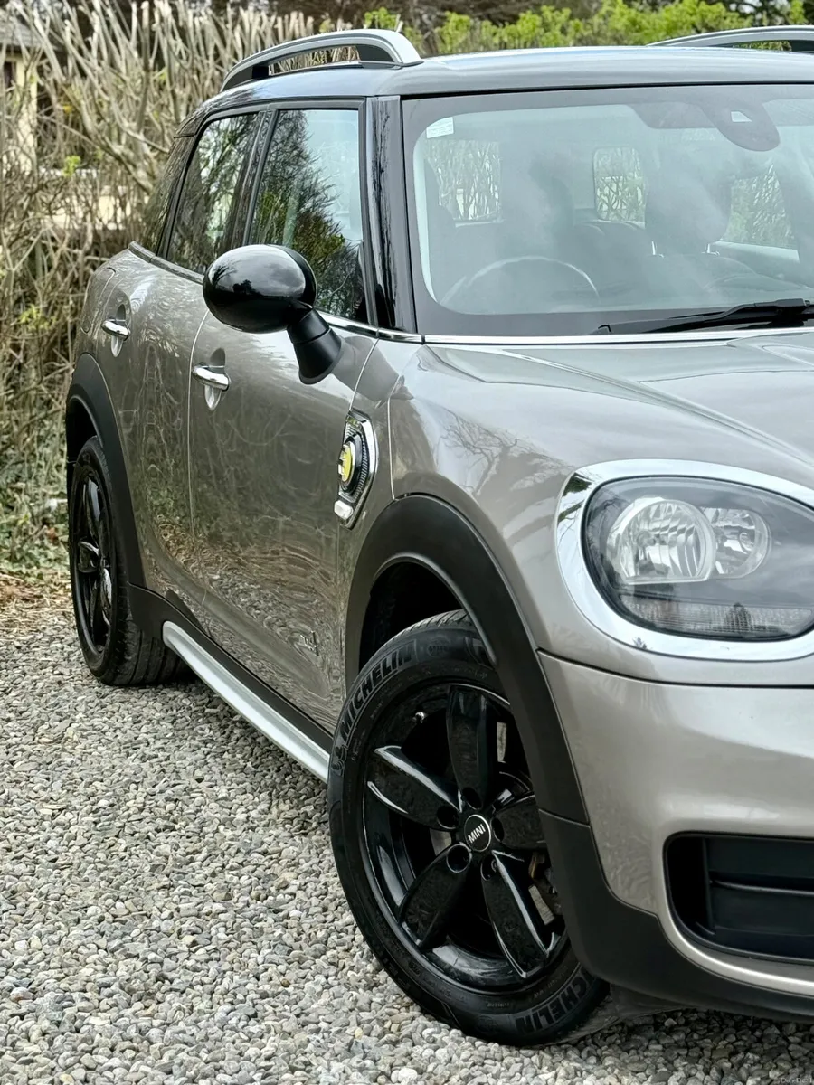 2018 Mini Countryman Cooper S ALL4 Hybrid Auto - Image 3