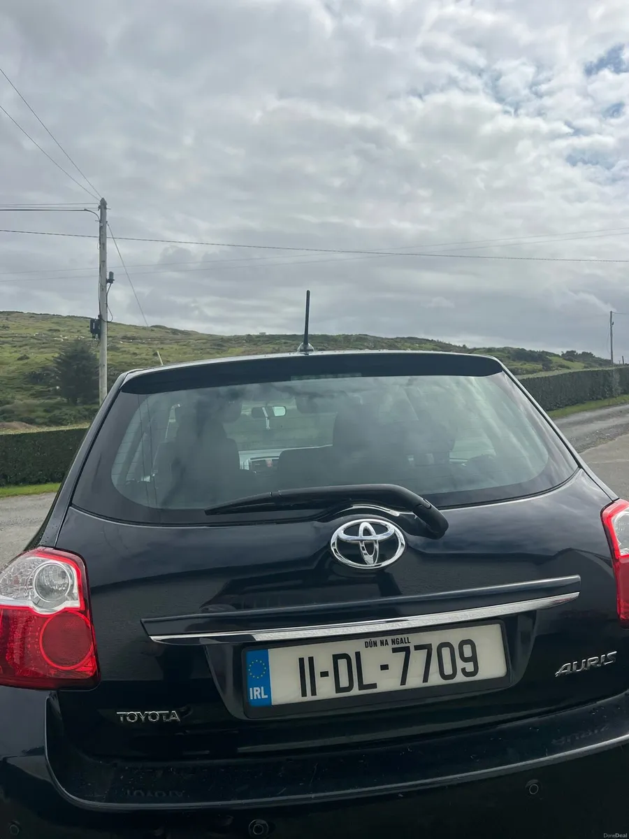 Toyota Auris 2011 - Image 2