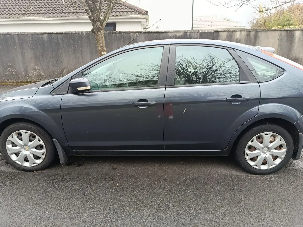 Ford Focus 2009 - Image 2