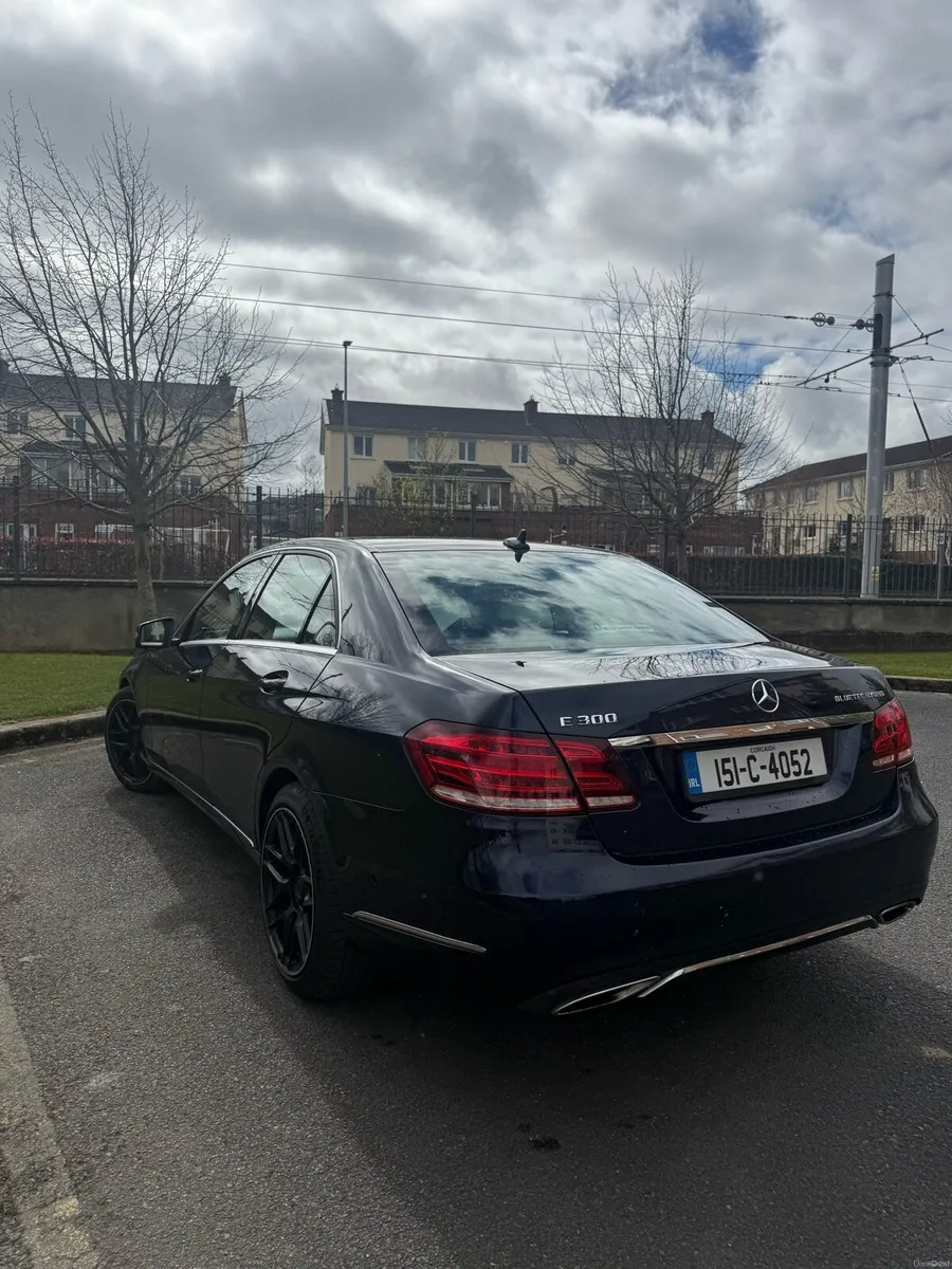 Mercedes E300 Hybrid diesel - Image 3