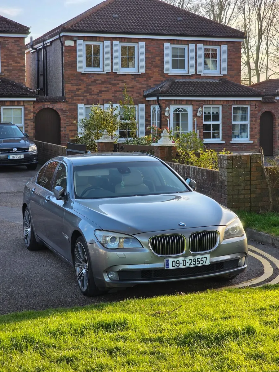 BMW 7-Series 2009 - Image 1