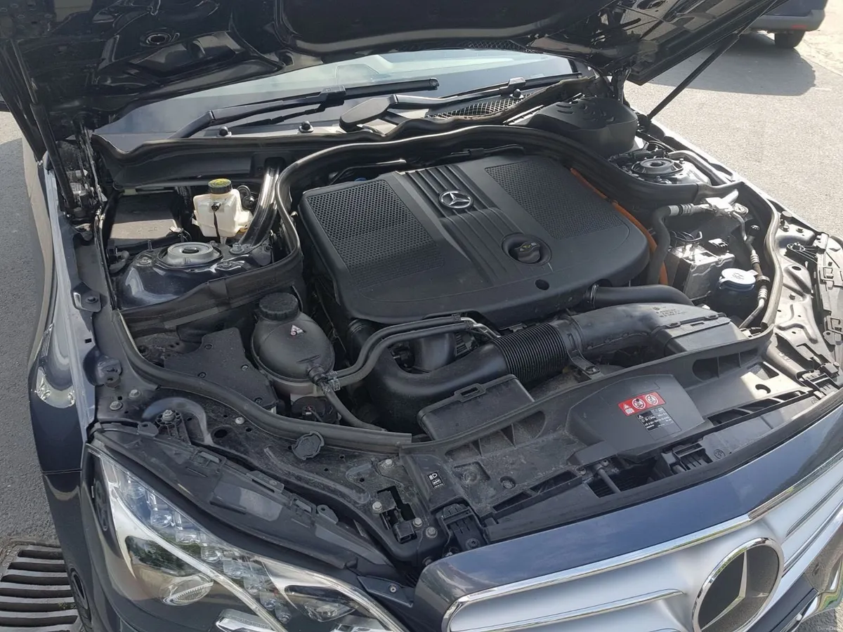 Mercedes E300 Hybrid, Graphite Grey, 2015 - Image 3