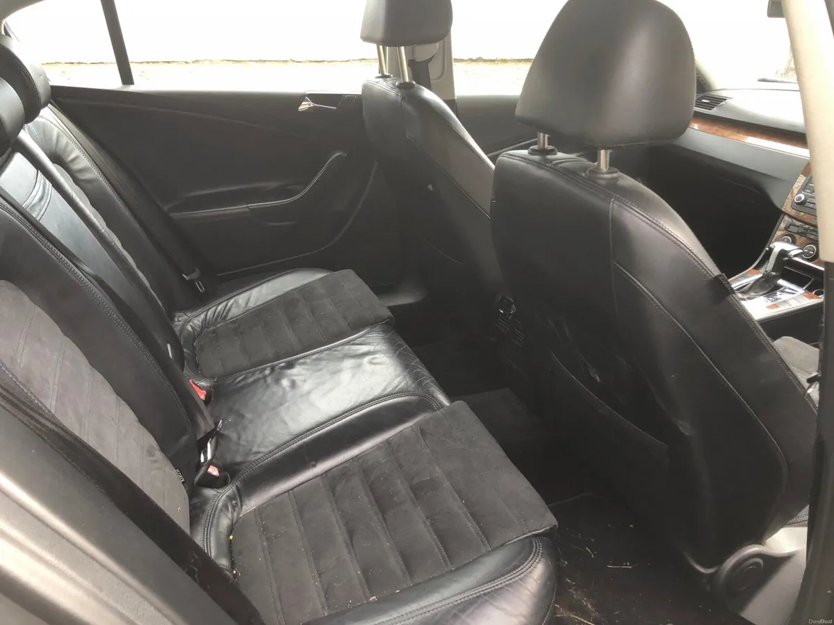 Volkswagen Passat 2006 - Image 2