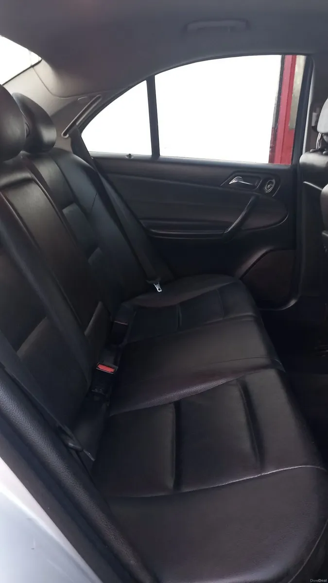 Mercedes-Benz C-Class 2005 - Image 4