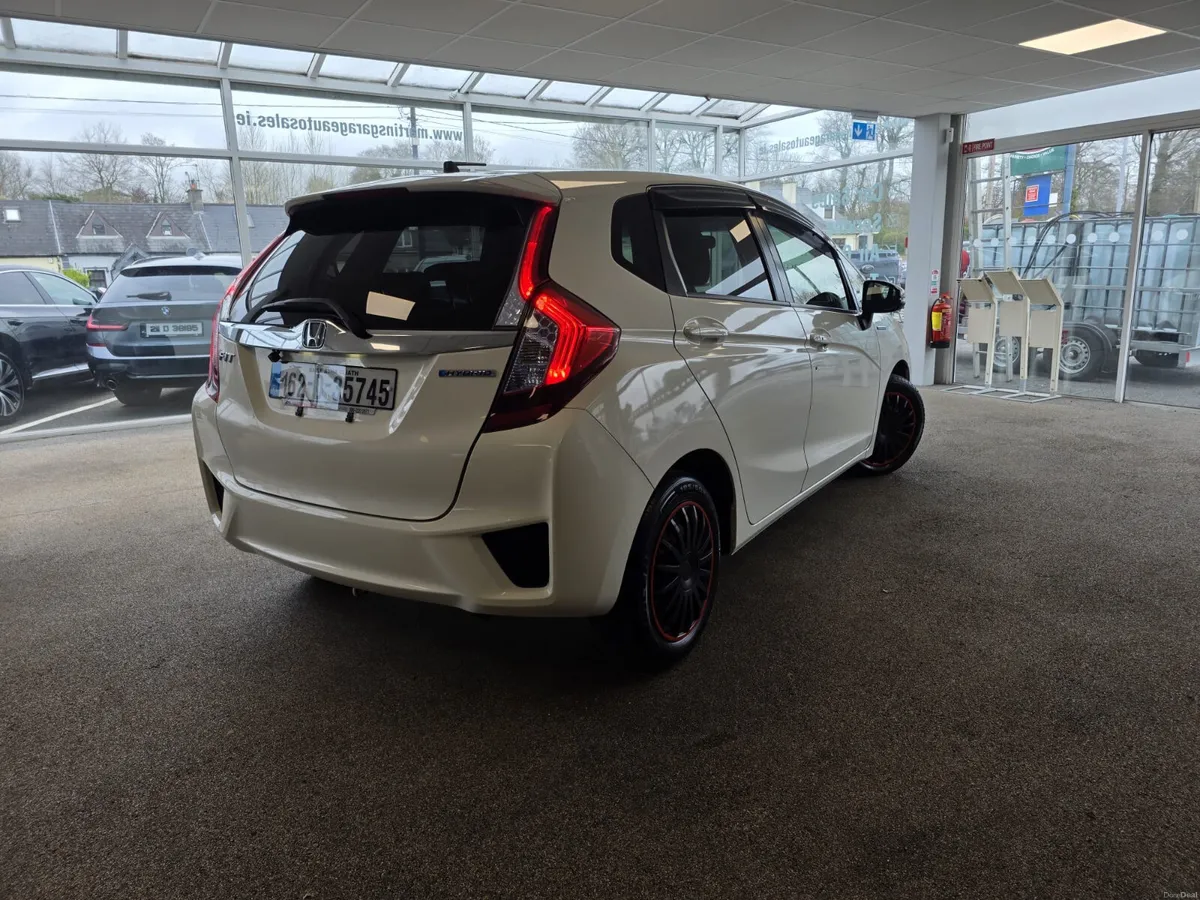 Honda Fit 1.5 Hybrid Automatic 2016 - Image 4