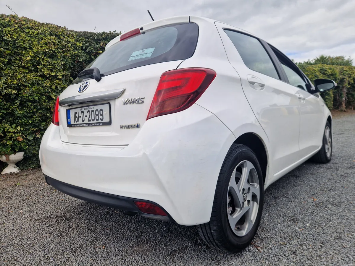 Toyota Yaris HYBRID LUXURY 2016 - Image 4