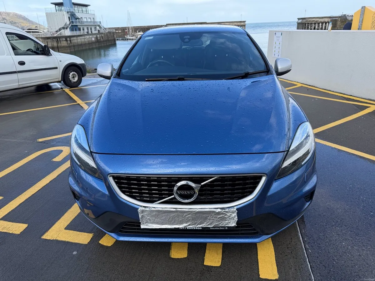 Volvo V40 T2 R Design - Image 2