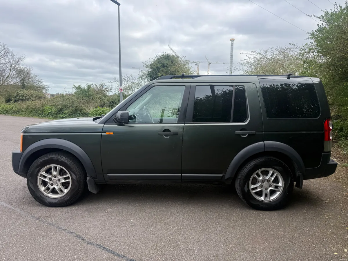 Land Rover Discovery 5 Seat CrewCab **READ AD** - Image 4