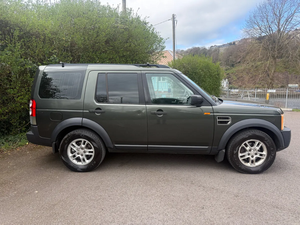 Land Rover Discovery 5 Seat CrewCab **READ AD** - Image 2
