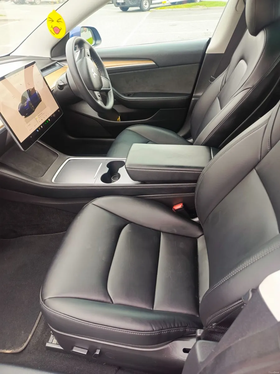 Tesla Model 3 2022 - Image 2