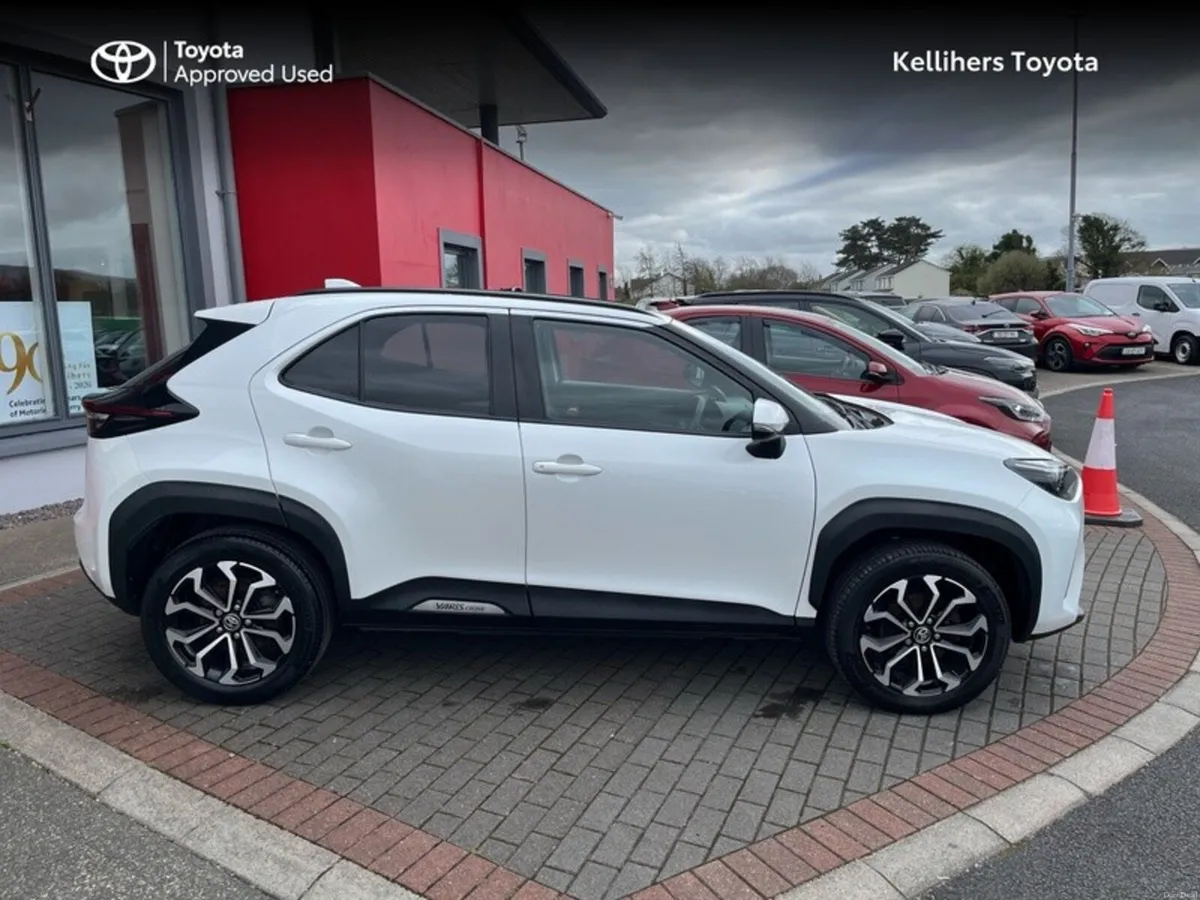 Toyota Yaris Cross DESIGN FHEV E6 3 DOHC - Image 3