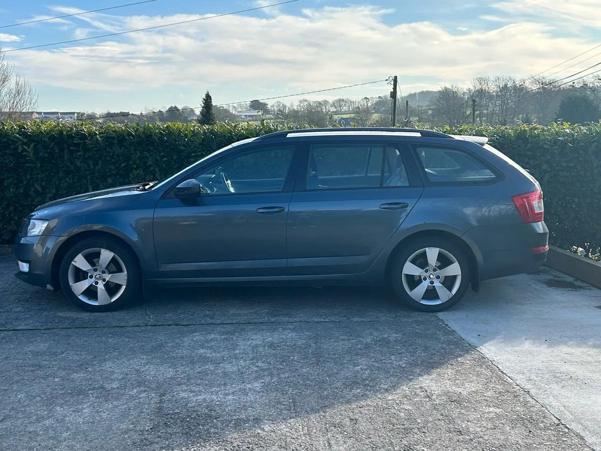 Skoda Octavia 1.6tdi DSG Estate - Image 2