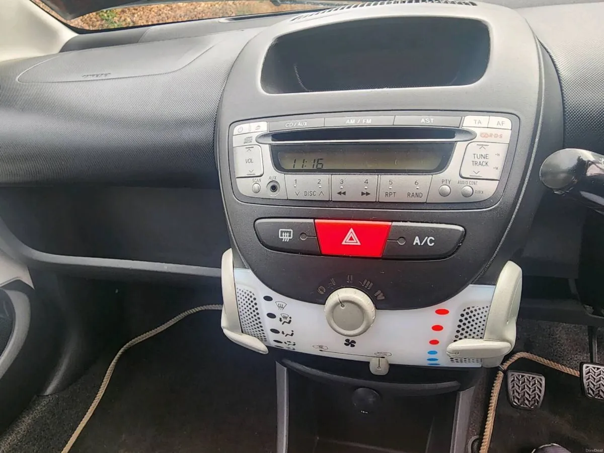 TOYOTA AYGO 2013 MANUAL WHITE - Image 2