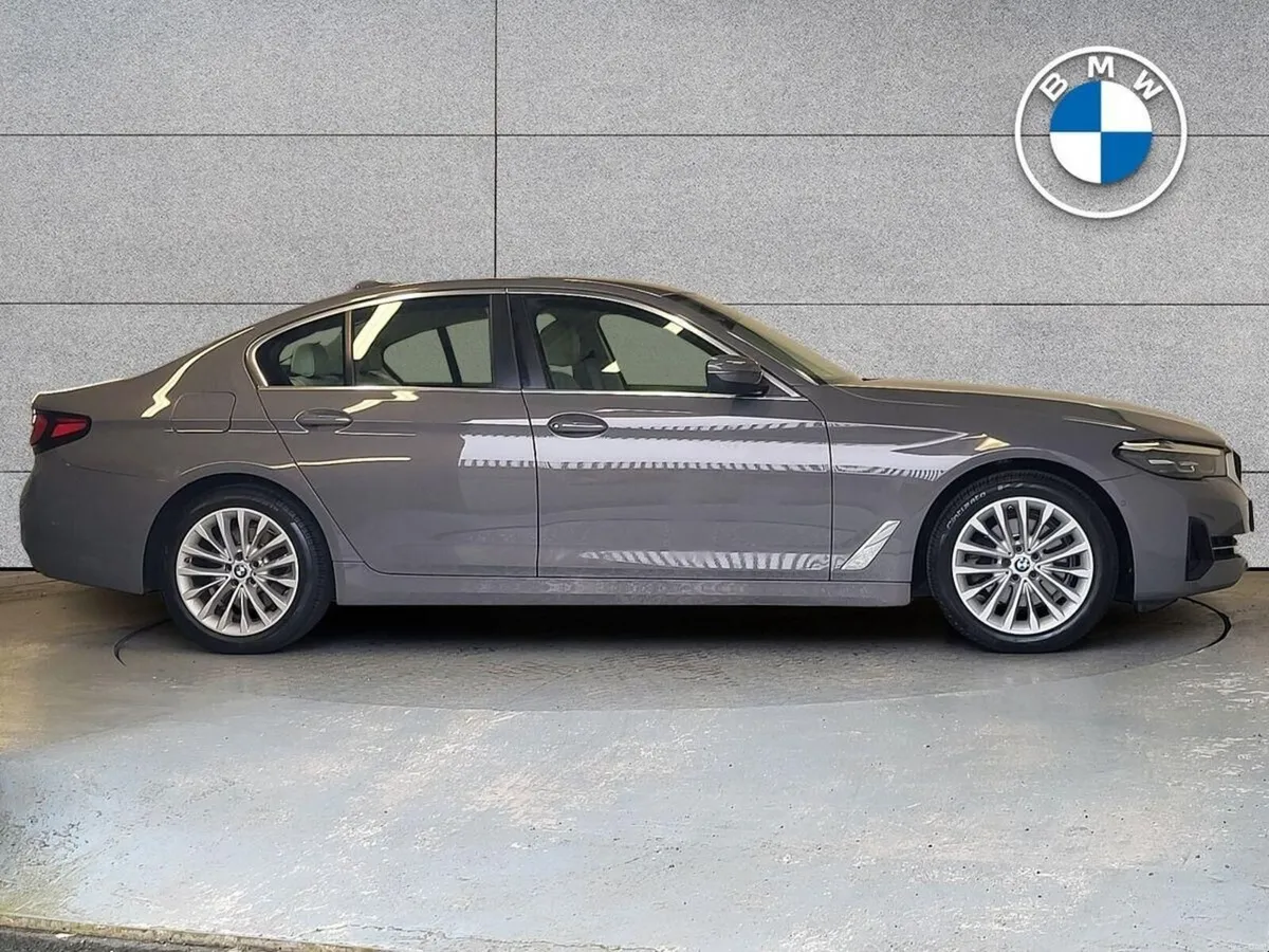 BMW 5-Series 520d SE Saloon - Image 3