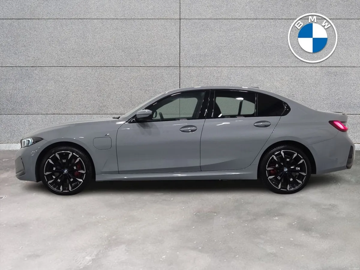 BMW 3-Series 330e M Sport Saloon - Image 4