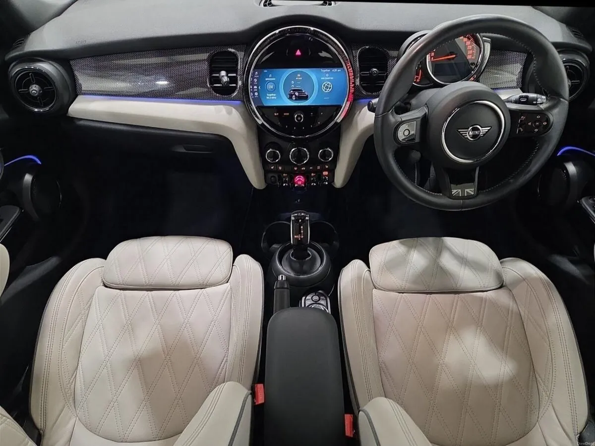 Mini Cooper 5-Door Cooper Exclusive - Image 4