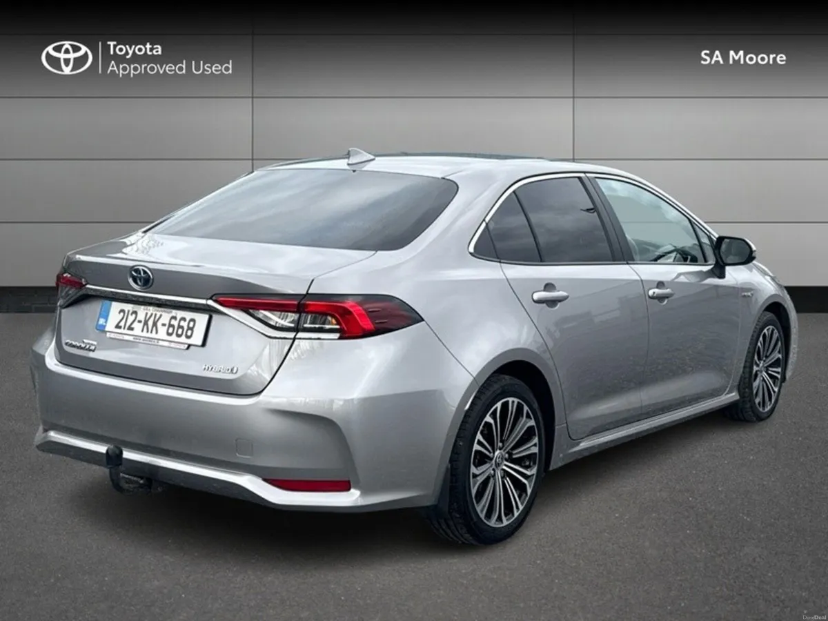 Toyota Corolla HYBRID LUNA SPORT SALOON - Image 2