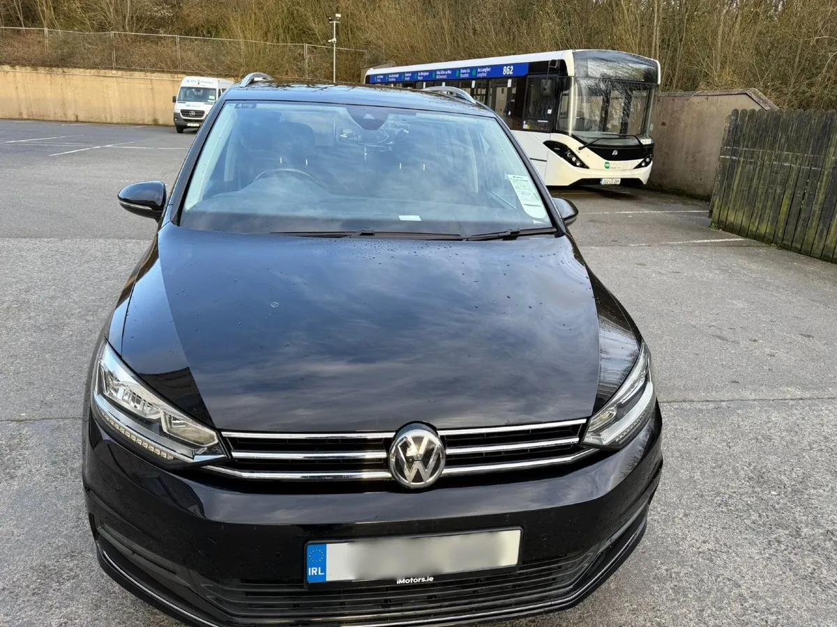 Volkswagen Touran 2018 - Image 2
