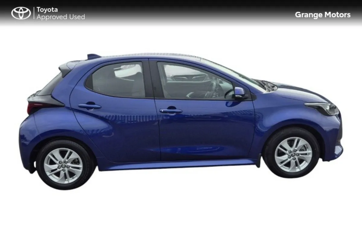 Toyota Yaris 1.5 HYBRID LUNA 5DR - Image 4
