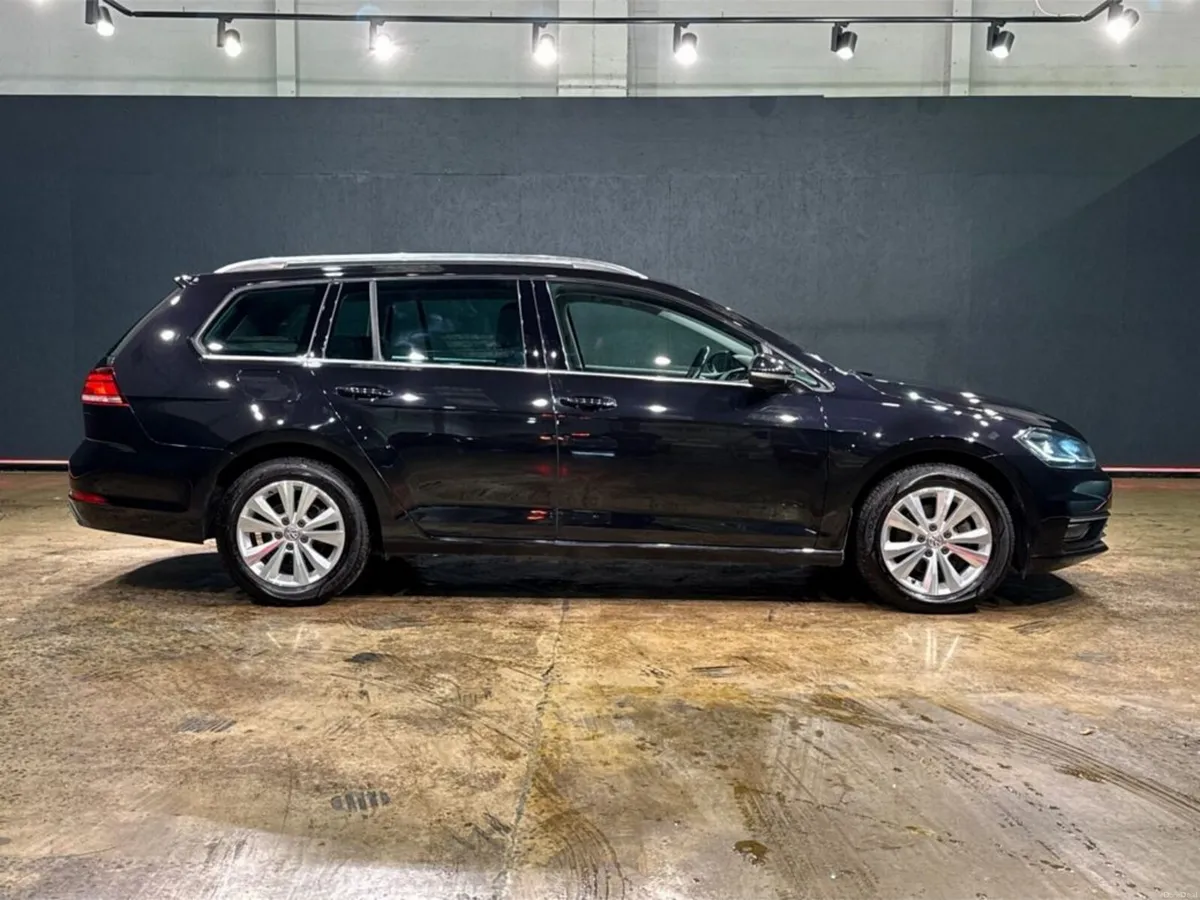 Volkswagen Golf 1.2 AUTOMATIC - ALLOY WHEELS - CRU - Image 3