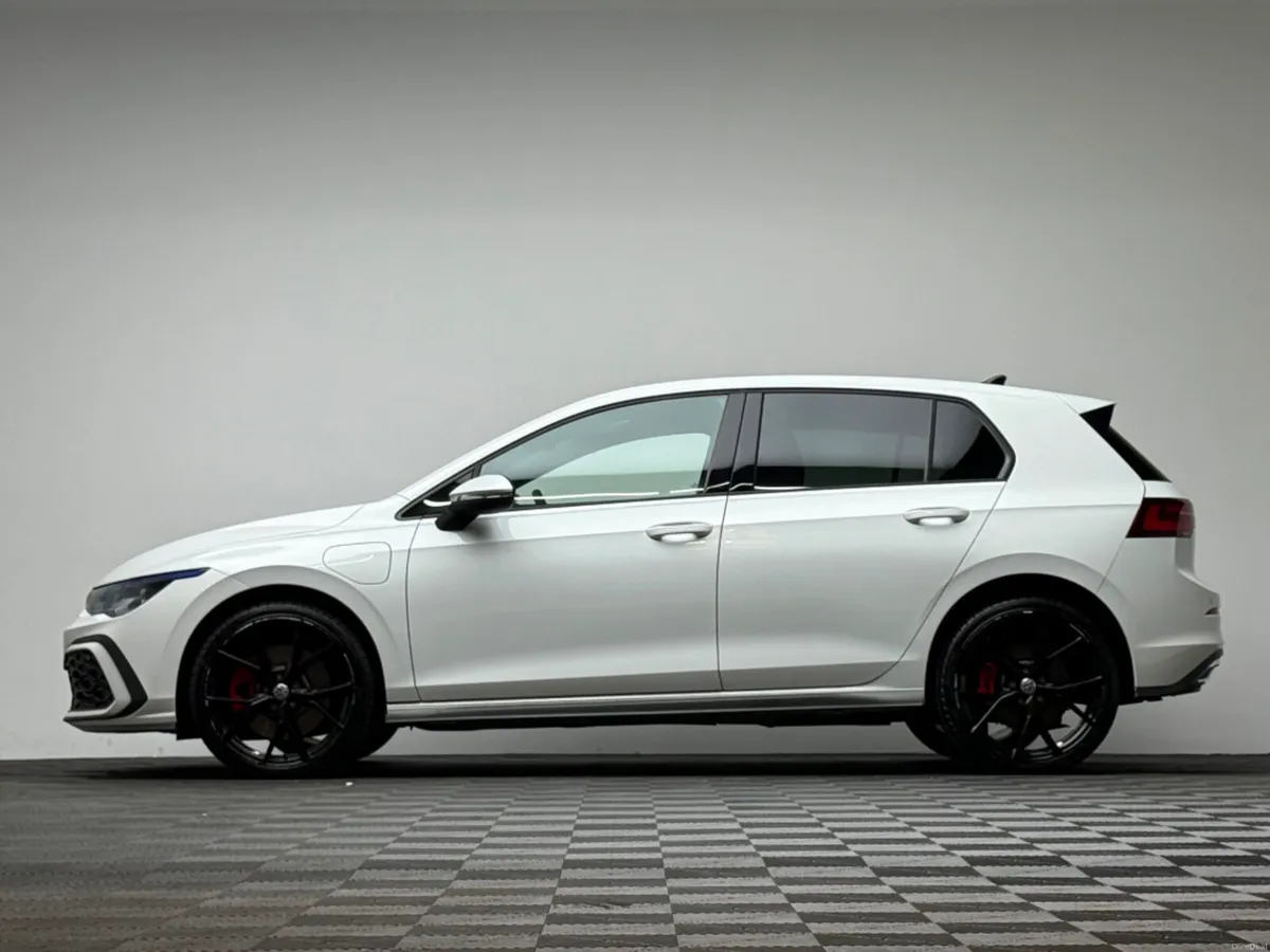 Volkswagen Golf GTE 1.5 PHEV 272HP DSG - Image 4