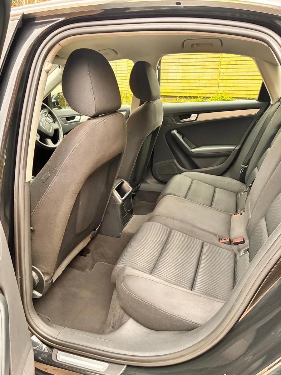 Audi A4 2010 - Image 4