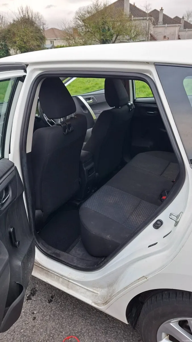 Toyota Auris 2013 - Image 3