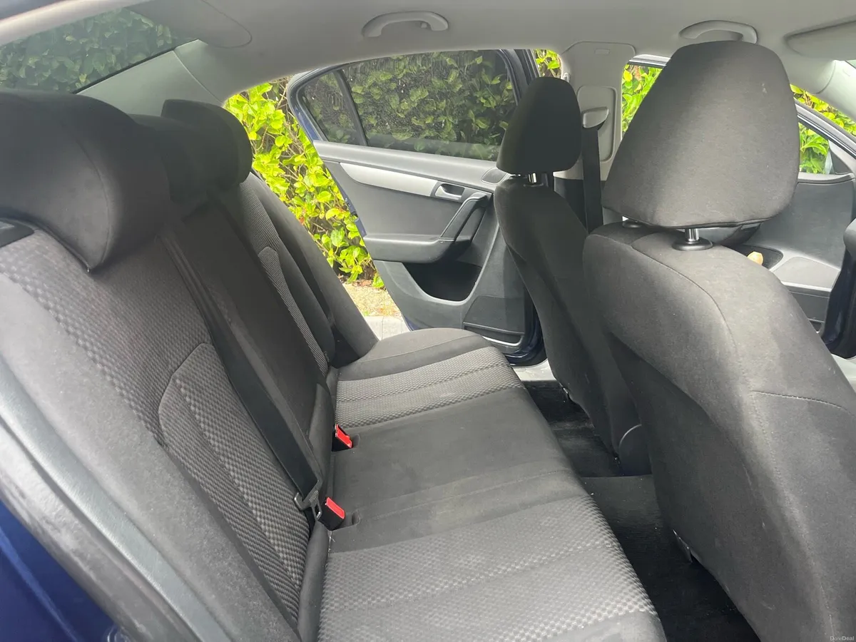 Volkswagen Passat - Image 4