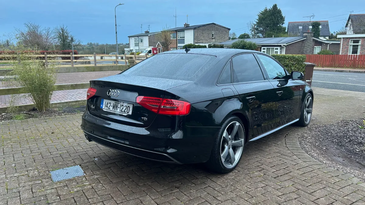 Audi A4 s line  black edition 2014 - Image 3