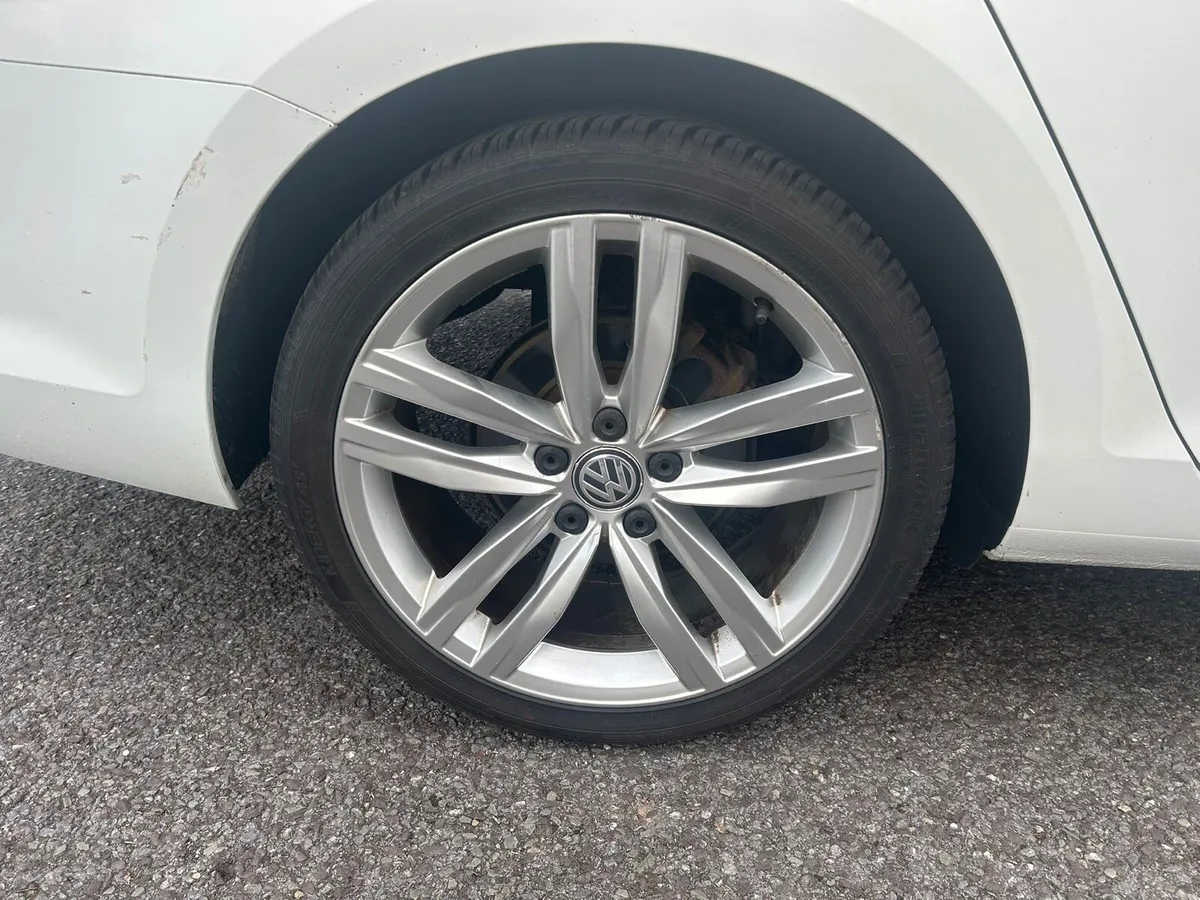 Volkswagen Golf Estate Highline 1.6 TDI Manual - Image 4