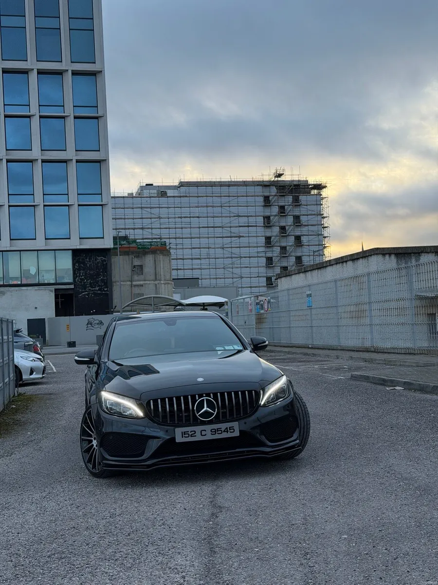 Mercedes c class amg line 220d - Image 3