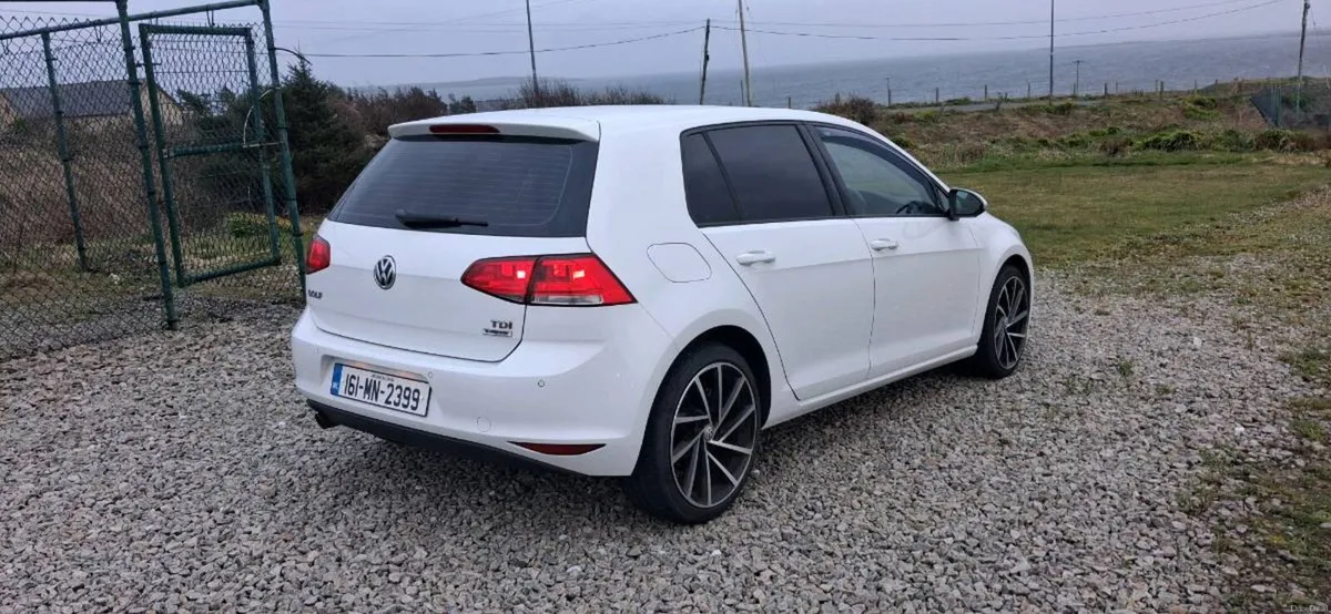 2016 Volkswagen Golf - Image 2