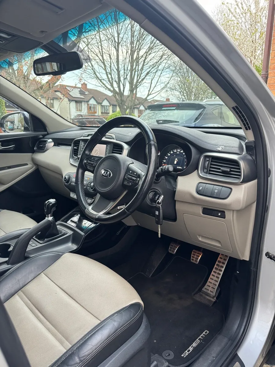 Kia Sorento Platinum 4WD - Image 2