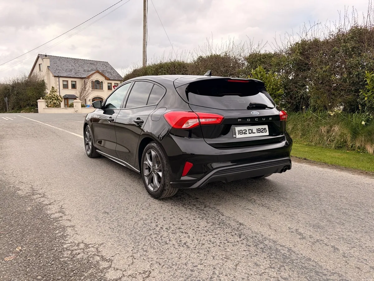 2018 Ford Focus ST Line - Image 4