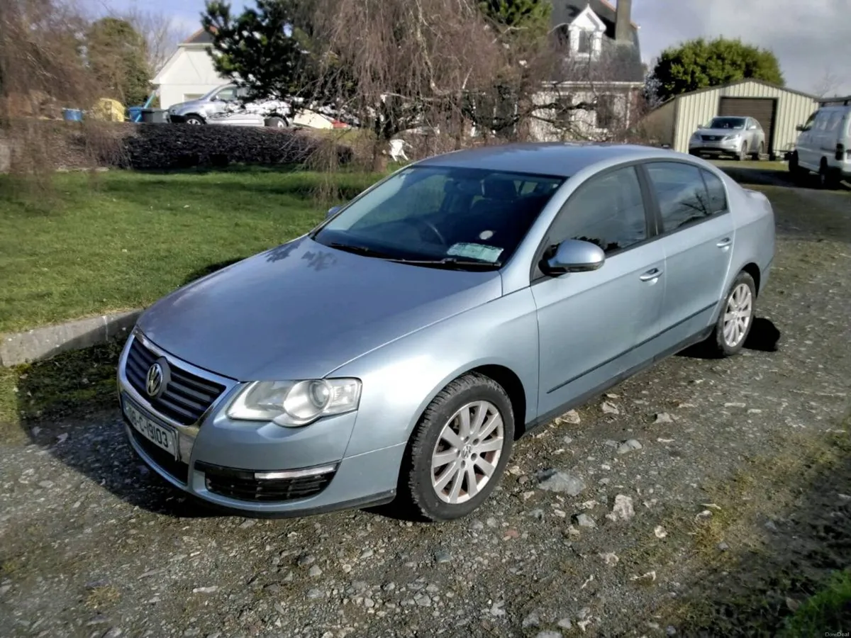 Volkswagen Passat 1.6FSI petrol, low miles. - Image 2
