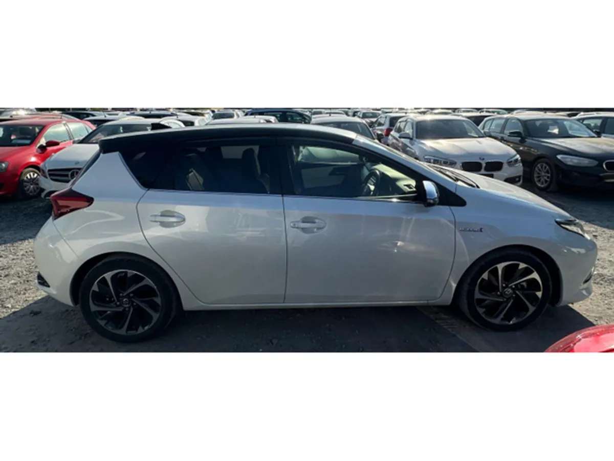 Toyota Auris BRICK LANE AUTOMATIC 1.8 PETROL HYBRI - Image 4